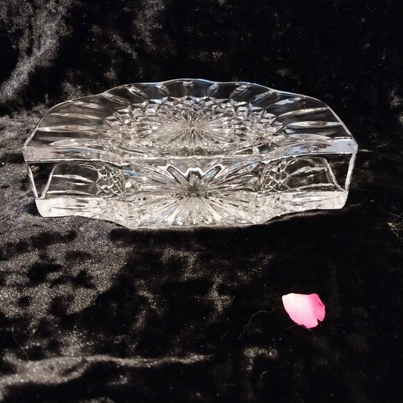 Crystal Scalloped Vintage Napkin Holder - Picture 4 of 7